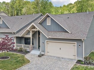 157 Copper Valley Ln, Hendersonville, NC 28739
