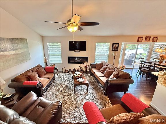 4th image of 611 Louisbourg Dr