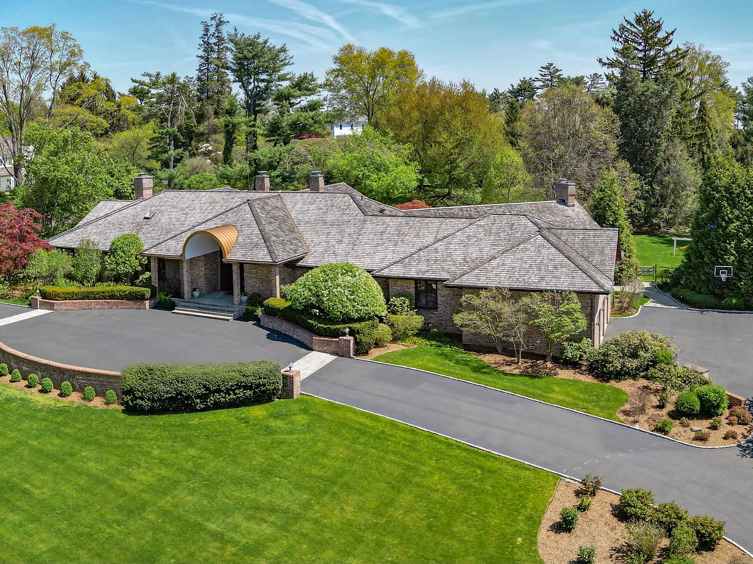 5 bed, 7.5 bath, 9974 sqft, $35,000 — Photo 1