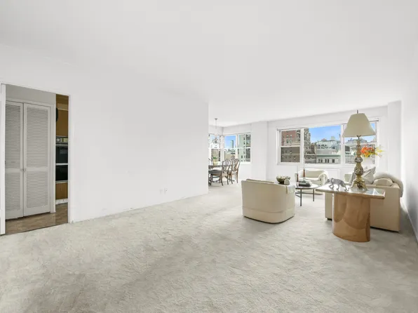 20 East 9th Street image 2 of 38