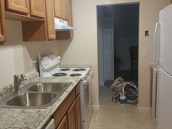4th image of 107 School St Unit 1-B