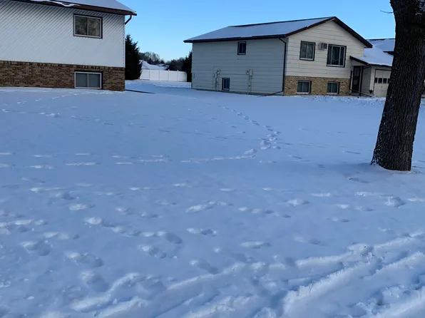 1608 7th Ave SE, Willmar, MN 56201