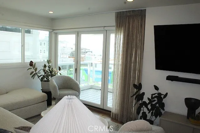 3302 Manhattan Ave — Photo 28