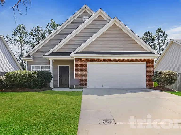 207 Lockleven Dr — Photo 1