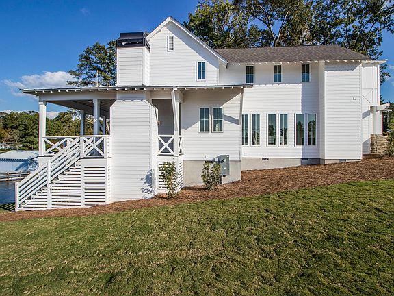 5th image of 160 Oak Dr