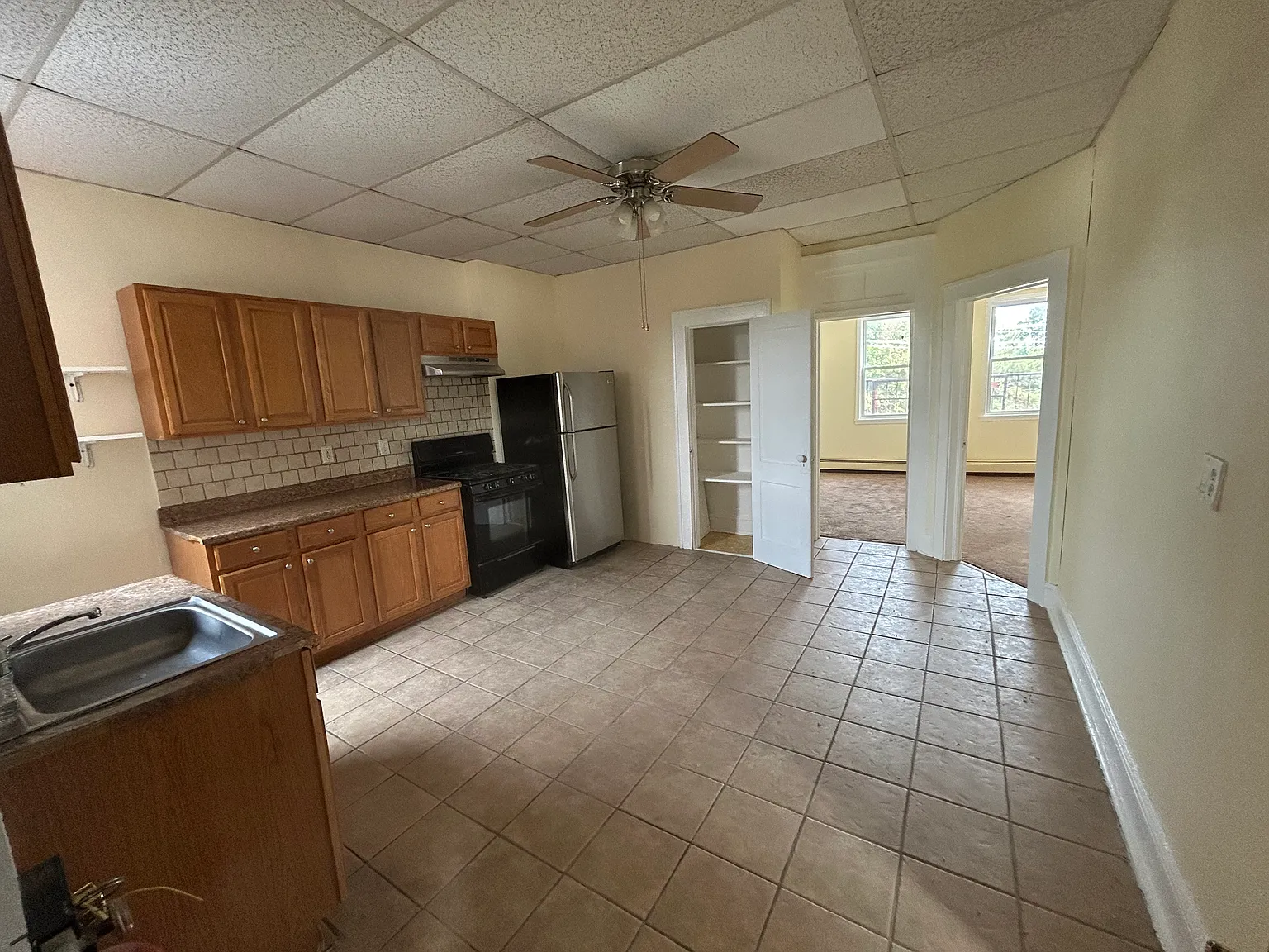 2 bed, 900 sqft, $2,000 — Photo 3