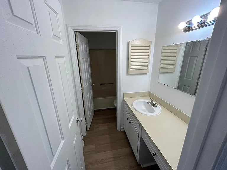 922 Blankenship Rd — Photo 3