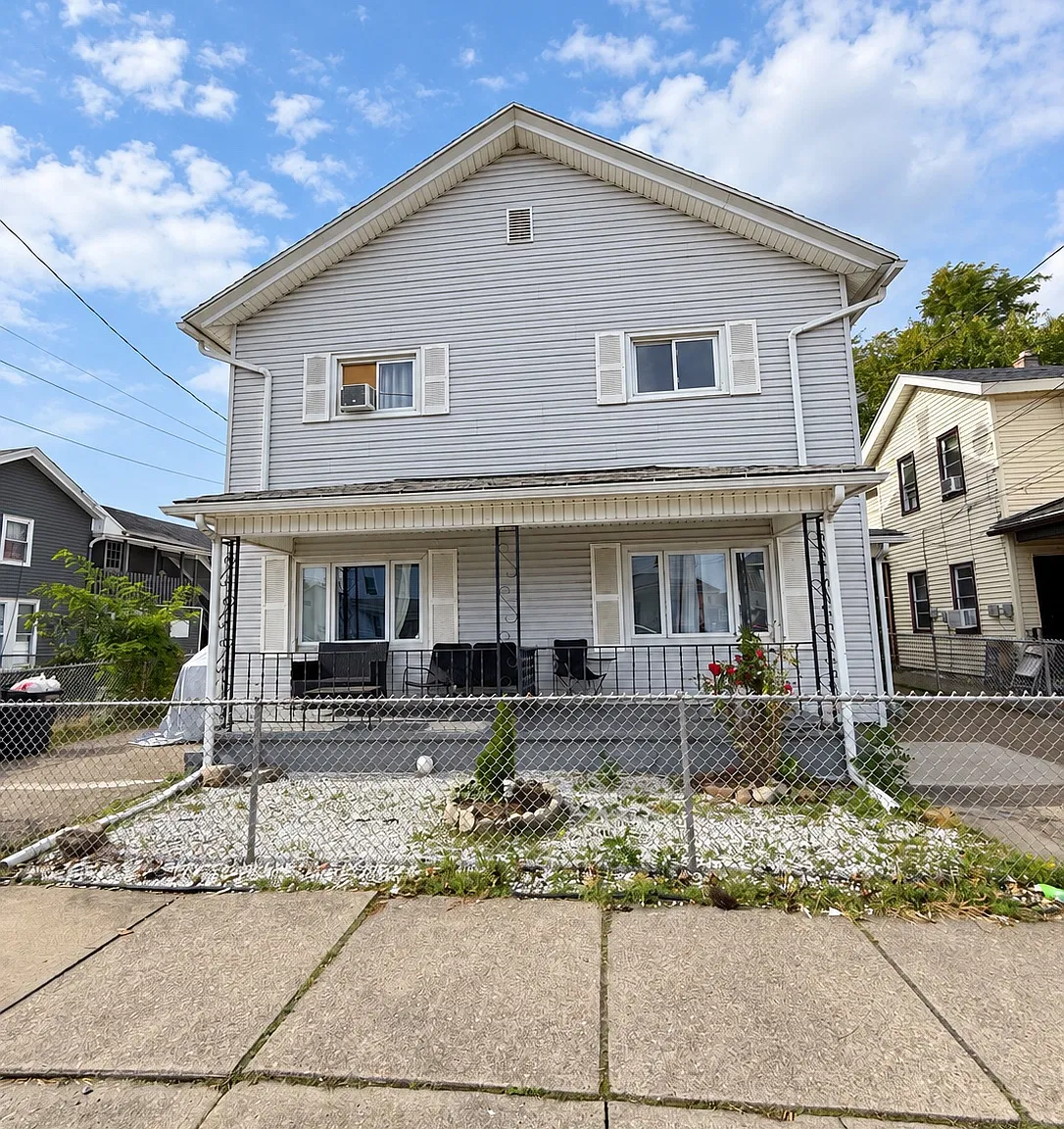 2 bed, $1,000 — Photo 1