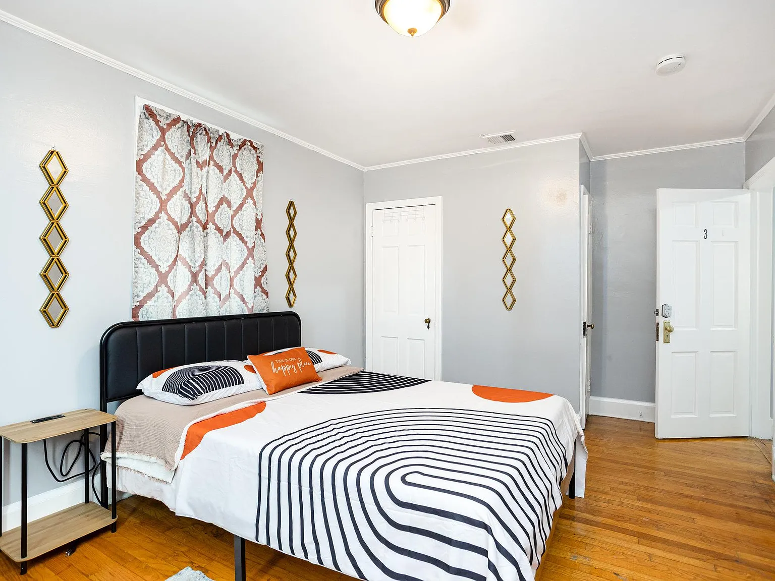 4 bed, 2.0 bath, 2500 sqft, $866 — Photo 2