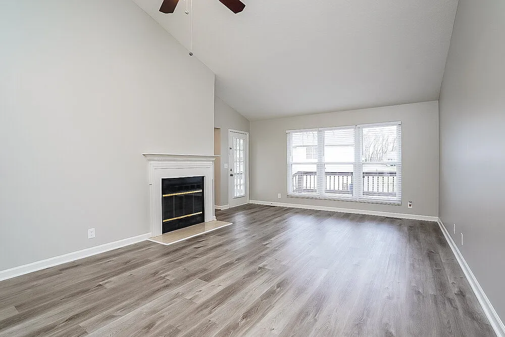 3 bed, 3.0 bath, 2336 sqft, $2,465 — Photo 4