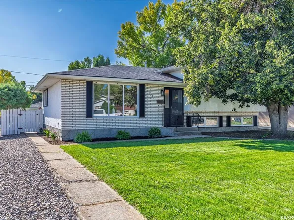 1403 Hochelaga STREET W, Moose Jaw, SK S6H 6G6