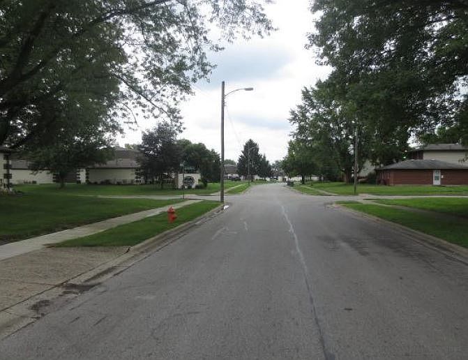 2nd image of 2141-2143 Wadsworth Dr