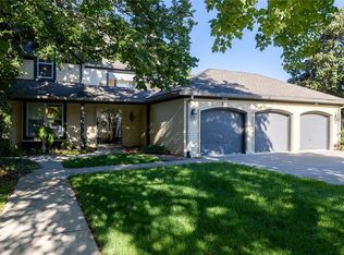 10804 Glenwood St, Overland Park, KS 66211