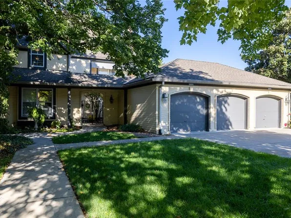 10804 Glenwood St, Overland Park, KS 66211