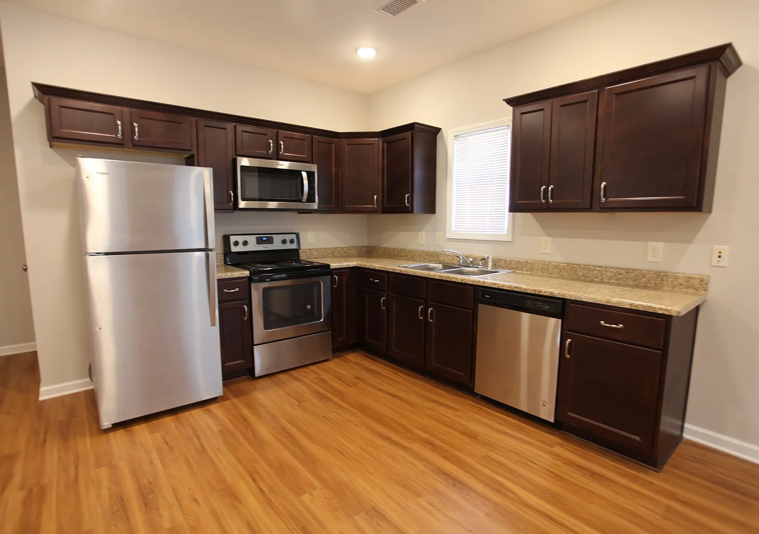 Lux Me North College Apartments! — Photo 2