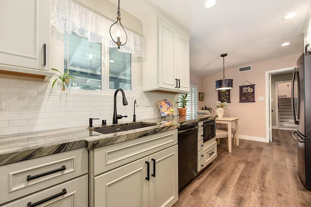 7787 Greenridge Way photo 1