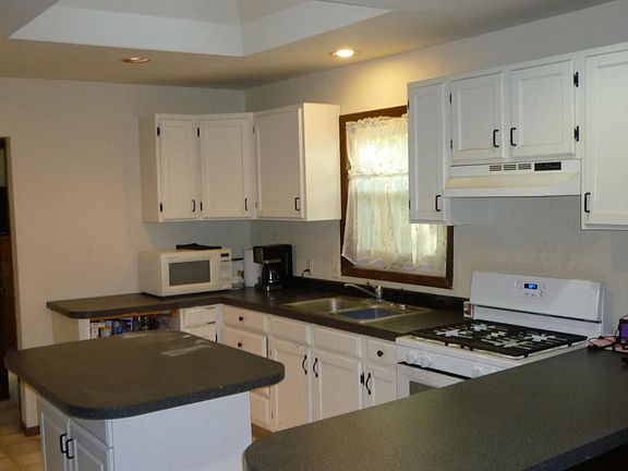 5th image of 3231 Vine St SW