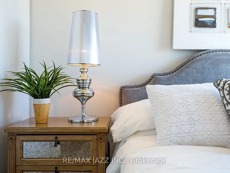 100 Bond St E #1205 — Photo 13