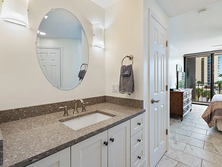 225 Beach Rd #401 — Photo 20