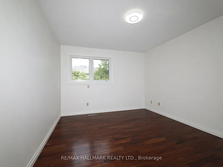 58 Pickett Cres — Photo 35