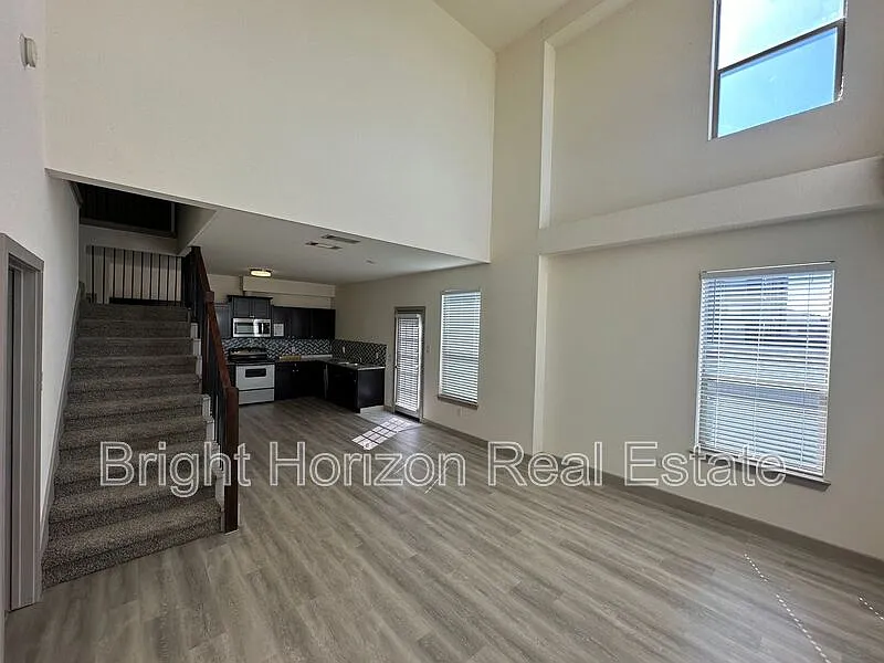 3 bed, 2.0 bath, 1520 sqft, $1,890 — Photo 2