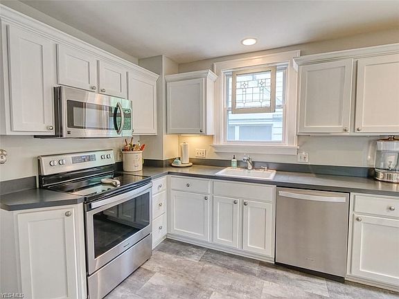 3rd image of 1389 Lynn Park Dr