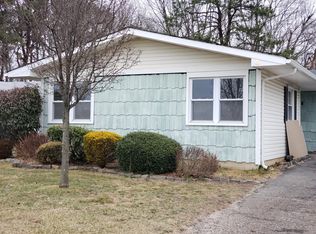 4 King Ln, Brick, NJ 08724