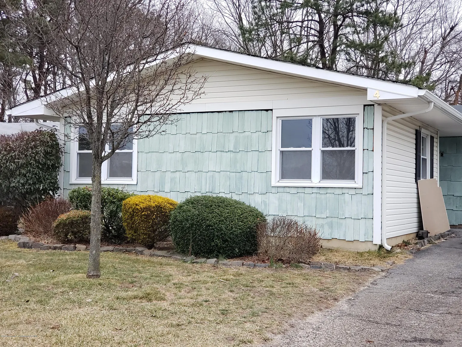 4 King Ln photo 1