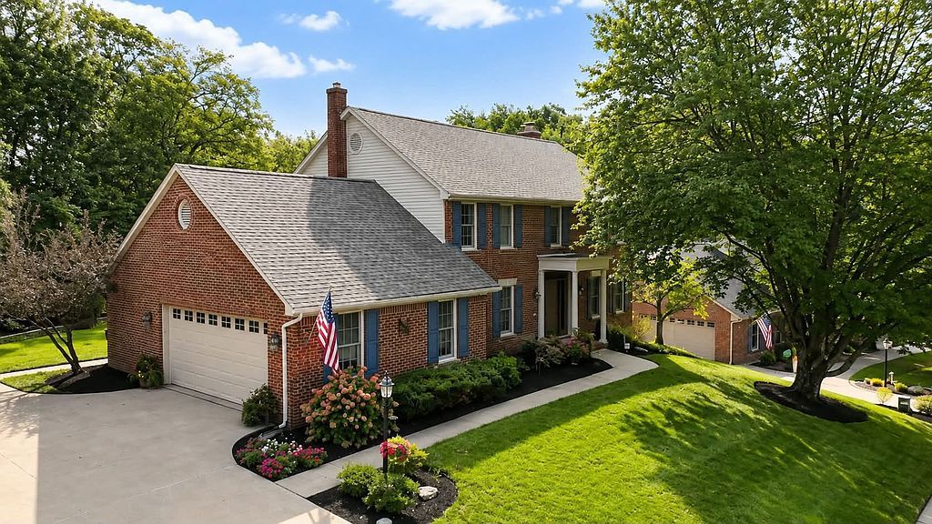 1860 Beacon Hill Dr - Property Image