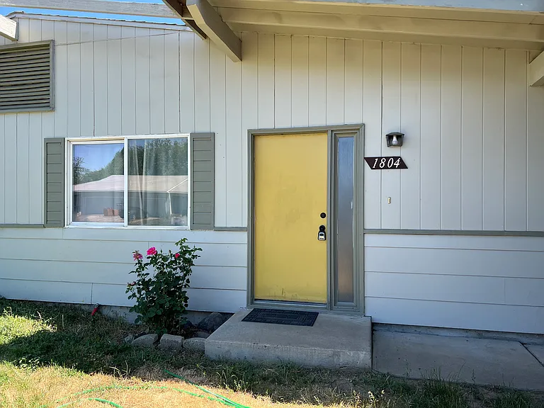1804 N Regal St — Photo 1