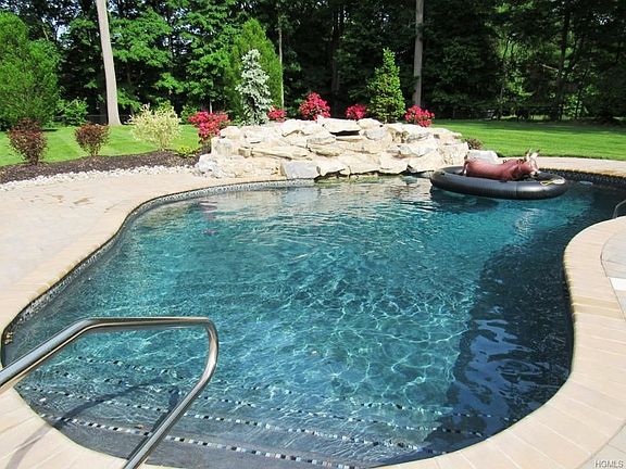 3rd image of 141 Burda Ln