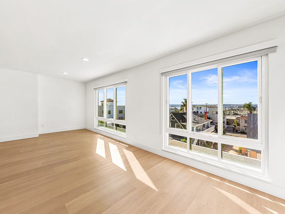 Amazing views of Bay, Ocean and Point Loma.