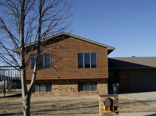 423 Herzog Dr, Watertown, SD 57201