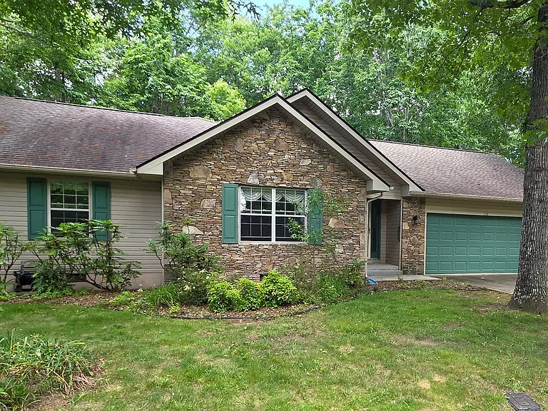 130 Berkshire Loop — Photo 1