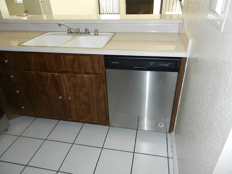 4453 Woodman Ave — Photo 9
