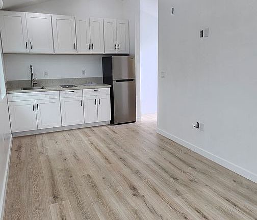 4th image of 2421 L St #3