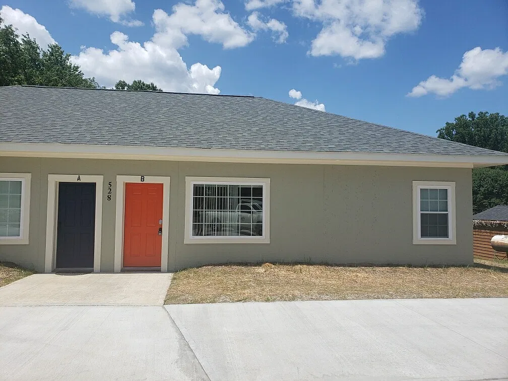 528 E Haymore St — Photo 1