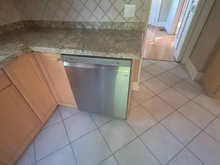 755 Maple Ave — Photo 6