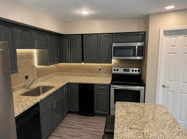32663 Jefferson Dr, Solon, OH 44139