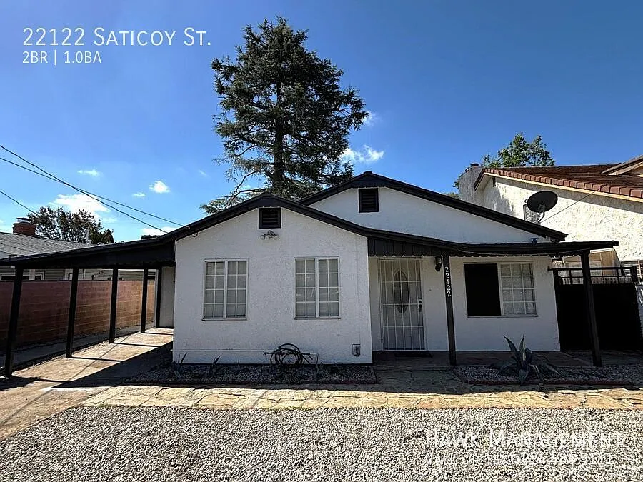 Move-in ready charmer in the heart of Canoga Park! — Photo 3