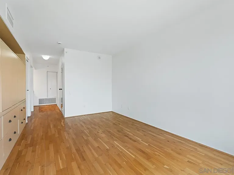 500 W Harbor Dr #504 — Photo 24