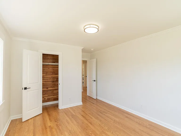 913 Woodmore Ter — Photo 50