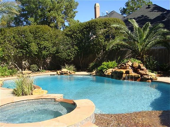 3rd image of 5910 Maple Knob Ct