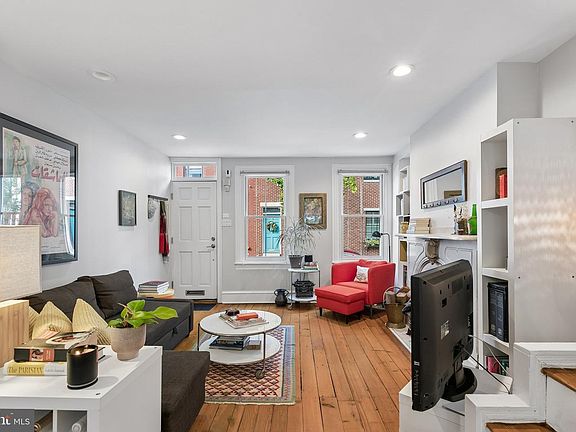 2nd image of 2424 Waverly St