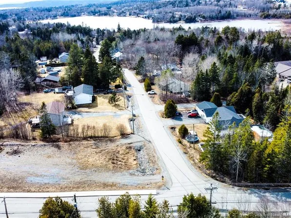 1 Hovey Rd, Quispamsis, NB E2E 3V8