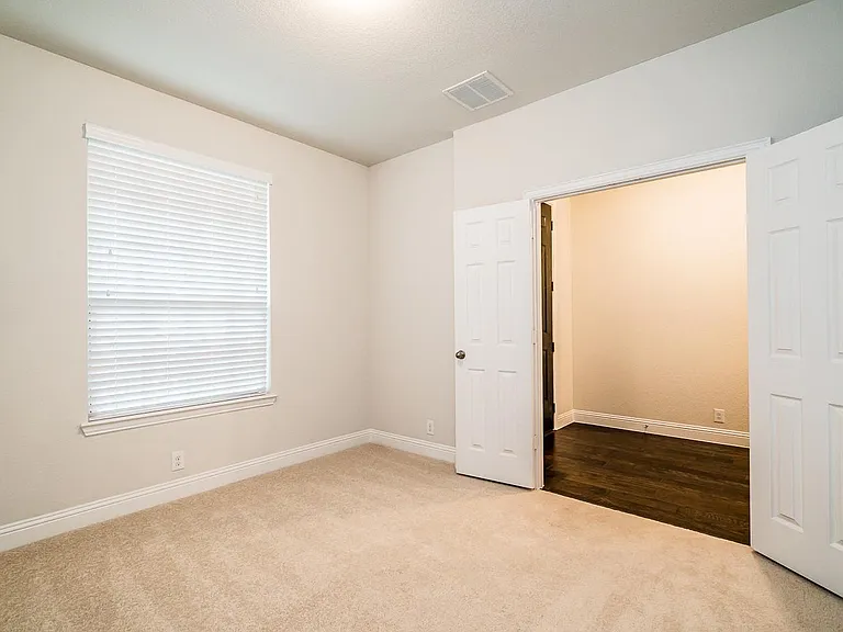 3816 Walden Dr — Photo 17