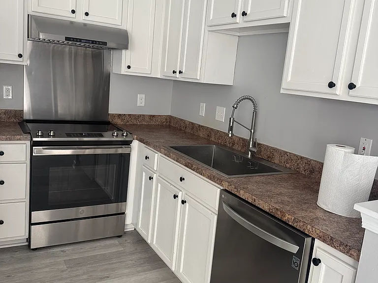 304 Susan Cir — Photo 13