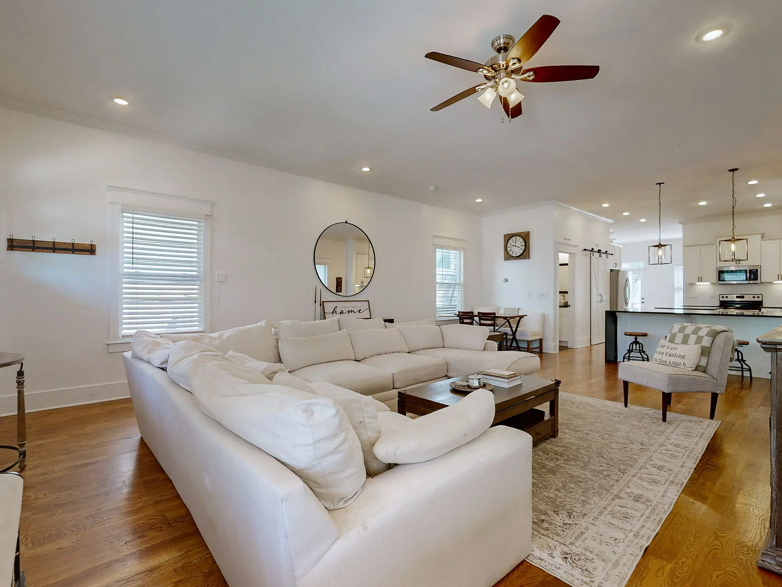 3 bed, 2.5 bath, 2078 sqft, $4,000 — Photo 2