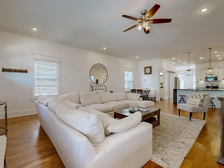 1211B Montgomery Ave — Photo 2