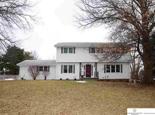 803 S 124th St, Omaha, NE 68154